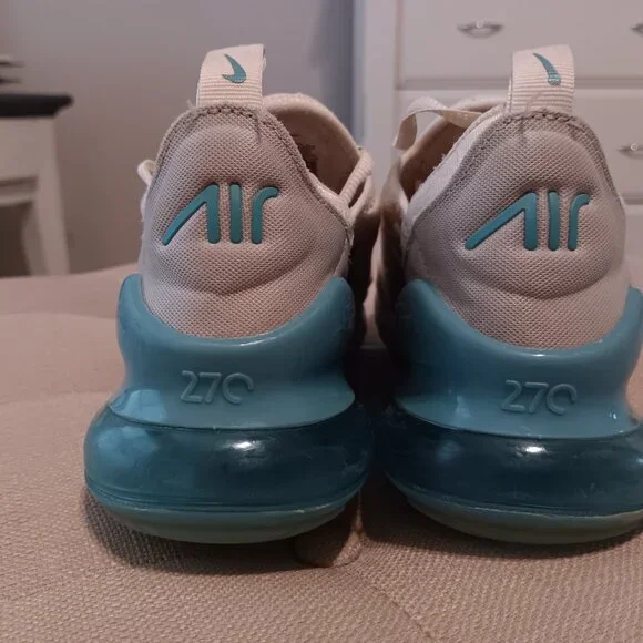 Nike Kids' Grade School Air Max 270 Shoes Size 4 - Picture 3 of 8